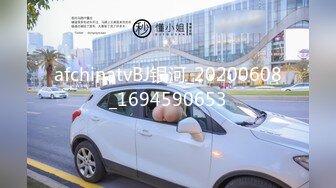    白丝小女友，年轻粉嫩玩的开，全程露脸跟纹身小哥激情啪啪，无套抽插，压在身下爆草浪叫呻吟